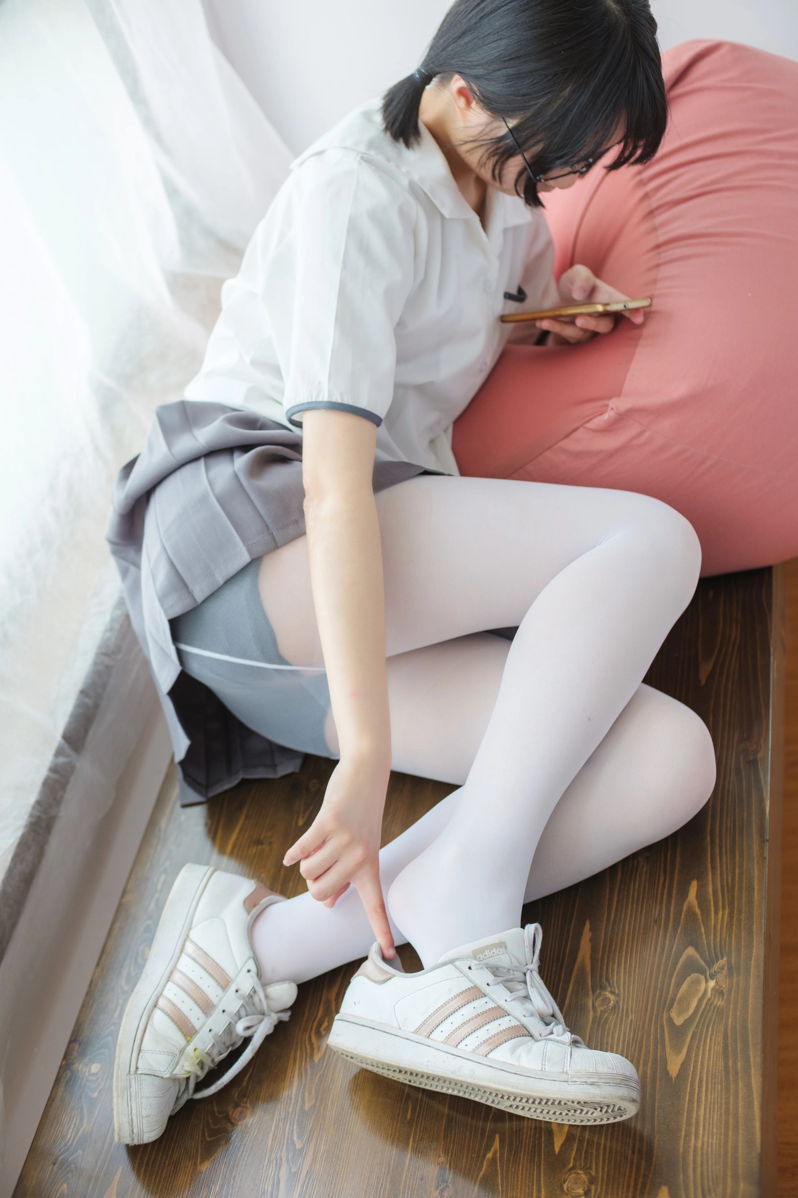 森萝财团 [BETA-026] 红色校服肉丝美足少女 [78P]插图6